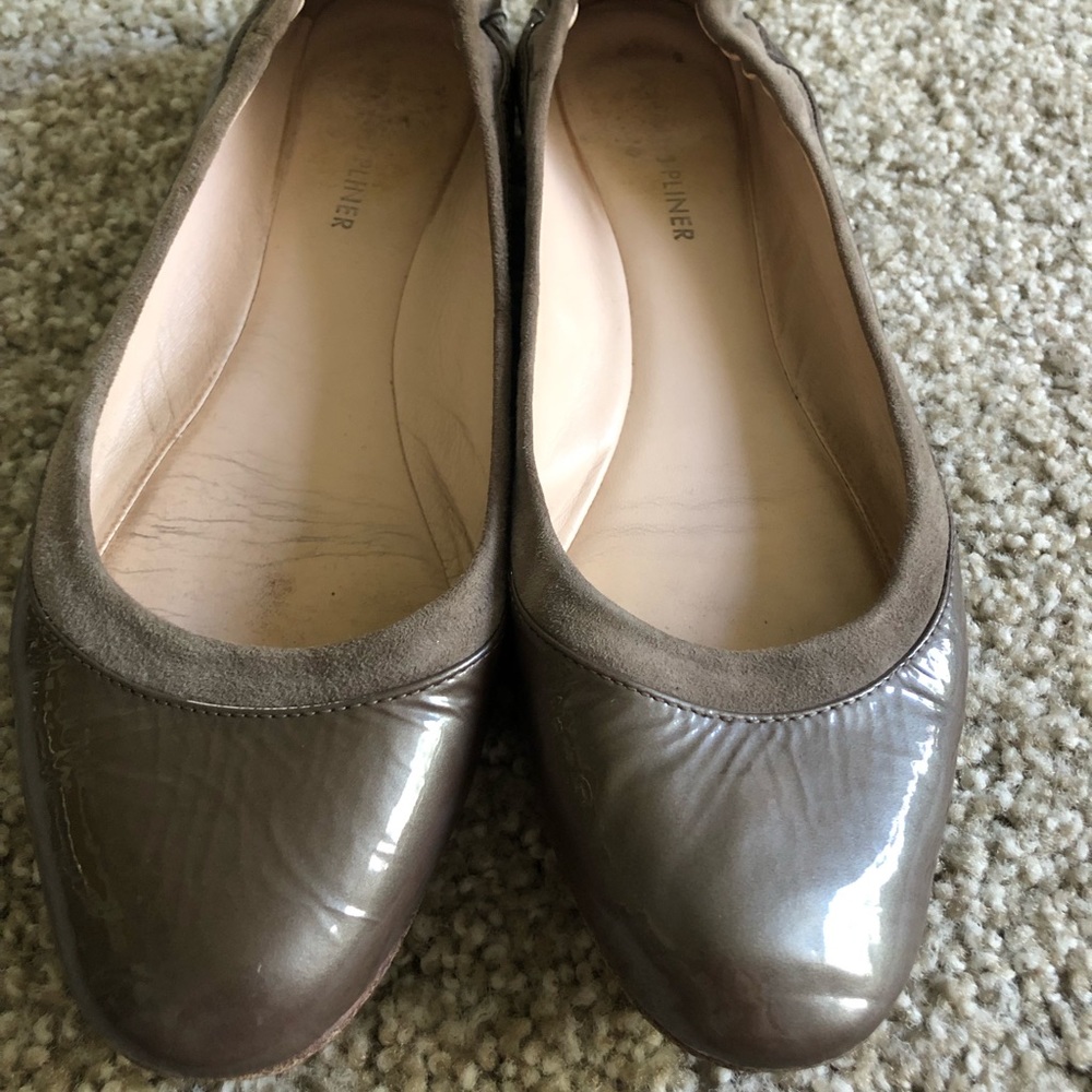 Beige Donald J Pliner flats Size 8.5